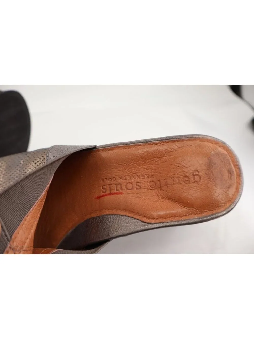 Gentle Souls Gwendaline Sandals Women's Size 9.5 Pewter Gray Metallic Brushed